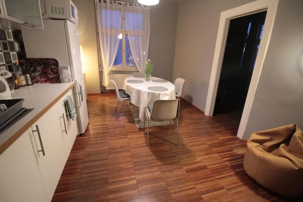 2 Bedrooms Close Vysehrad - Congress Centrum Praag Buitenkant foto