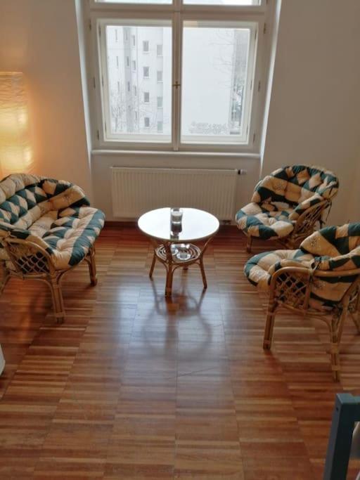 2 Bedrooms Close Vysehrad - Congress Centrum Praag Buitenkant foto